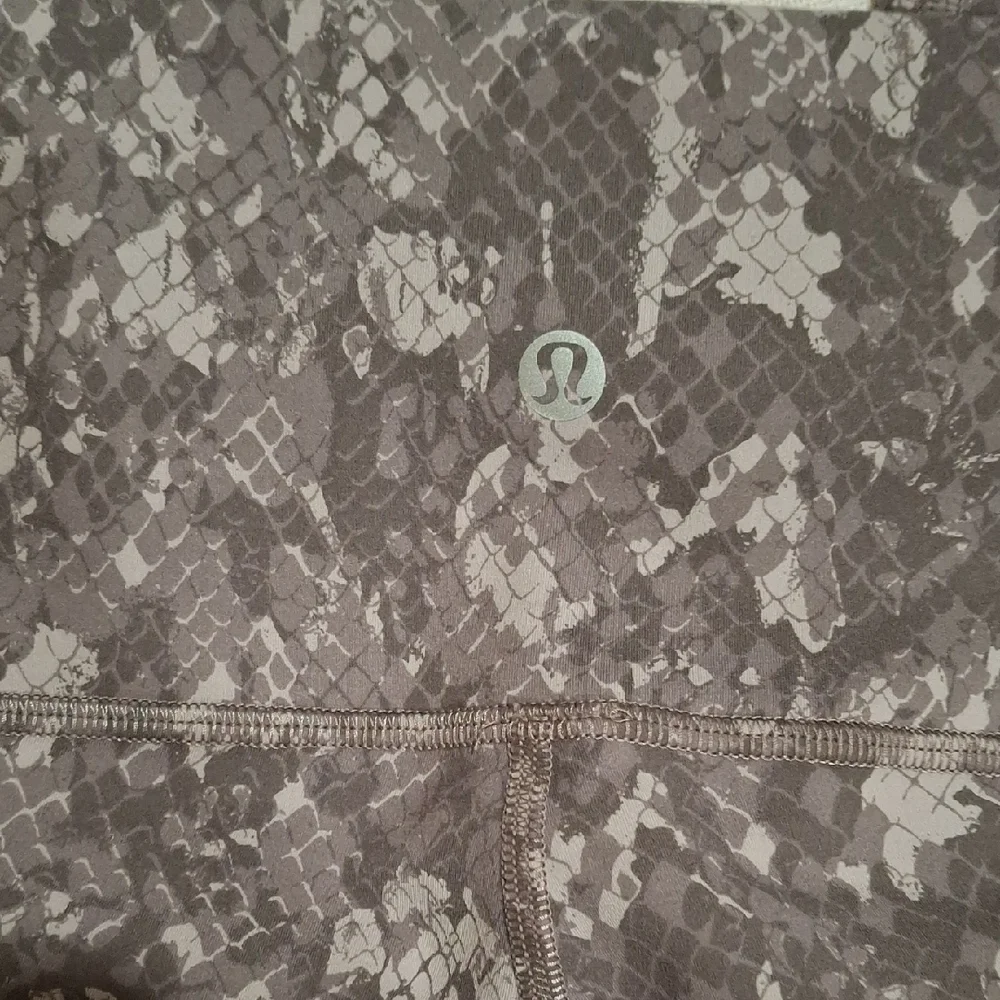 lululemon athletica women's Brown Patterned Leggings Size 6